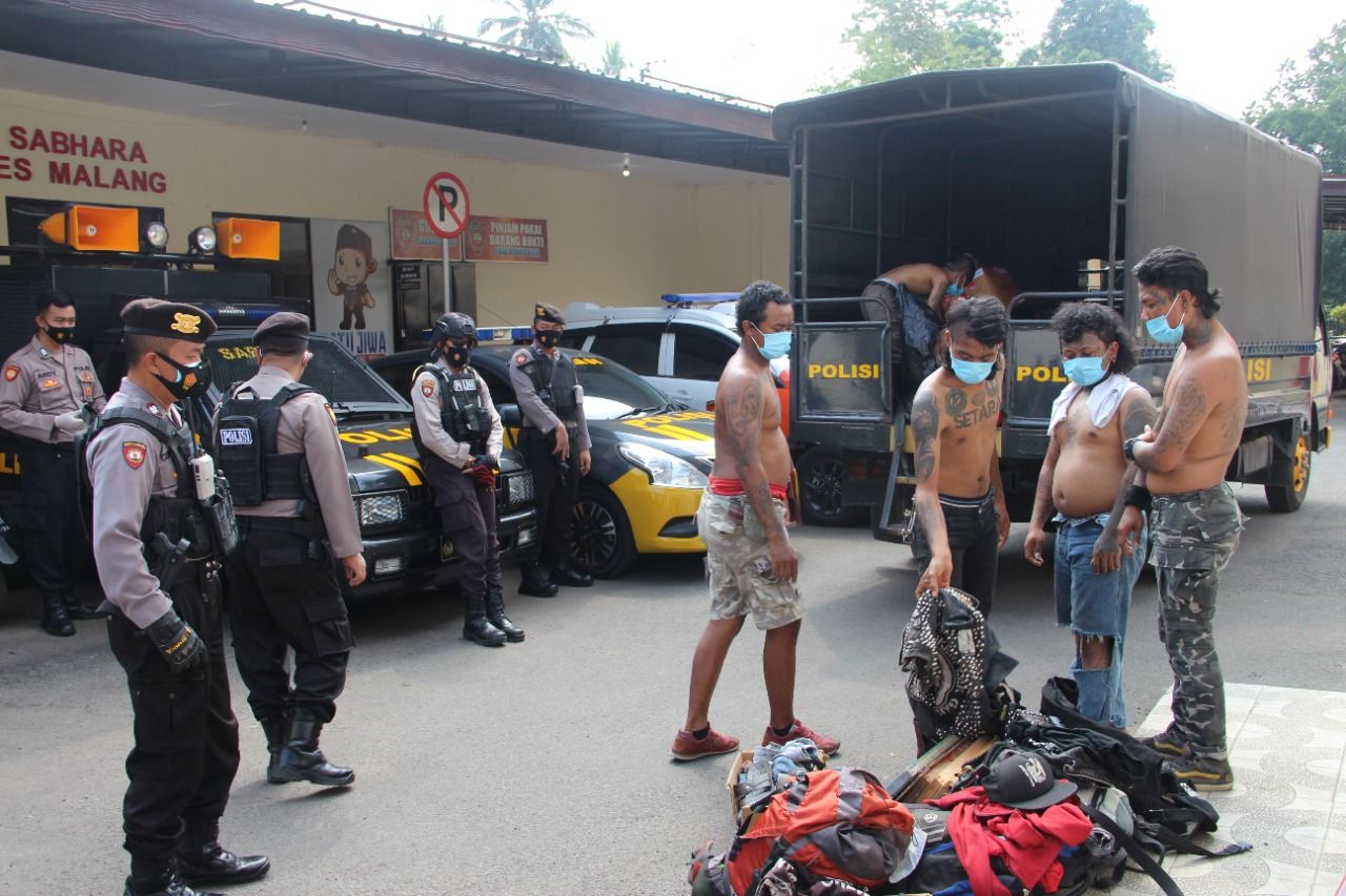 Para anjal di Kepanjen yang diamankan petugas Polres Malang. (Foto: Rap/Tugu Jatim)