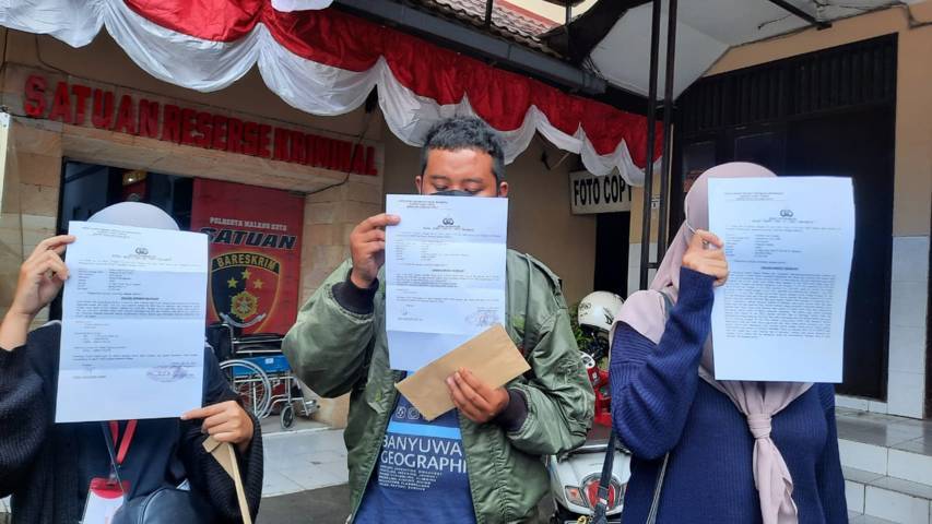 3 korban dari admin akun Instagram @arisancuanmlg usai melapor ke Polresta Malang Kota, Senin (28/6/2021). (Foto:Azmy/Tugu Jatim)