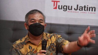 Pakar Komunikasi, Motivator Nasional, dan penulis buku Dr Aqua Dwipayana saat memotivasi di Tugu Media Group, Kamis (17/06/2021). (Foto: Rubianto/Tugu Jatim)