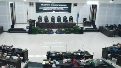 Rapat Paripurna Pandangan Umum Fraksi atas Ranperda Pertanggungjawaban Pelaksanaan APBD Tahun Anggaran 2020, Senin (14/06/2021). (Foto:Azmy/Tugu Jatim)