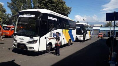 Armada Bus Damri saat beroperasi di Terminal Batu beberapa waktu lalu. (Foto: Sholeh/Tugu Jatim)