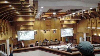 Rapat Paripurna di Dewan Perwakilan Rakyat Daerah (DPRD) Kota Surabaya yang dihadiri Wali Kota Surabaya Eri Cahyadi pada Rabu (02/06/2021).(Foto: Rangga Aji/Tugu Jatim)