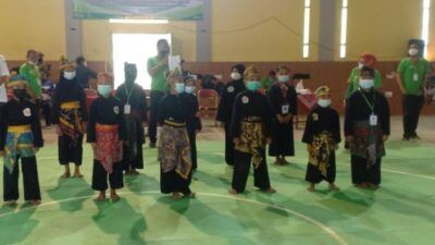 Siswa-siswi SD dan SMP yang mengikuti Kompetisi Olahraga Siswa Nasional (KOSN) di Aula SMT Model Terpadu Bojonegoro. (Foto: Kominfo Bojonegoro/Tugu Jatim)