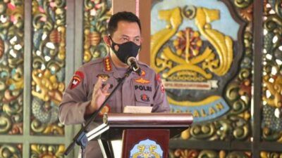 Kapolri Jenderal Listyo Sigit Prabowo meninjau langsung penanganan Covid-19 di daerah Kabupaten Bangkalan, Madura, Jawa Timur, Sabtu (12/06/2021). (Foto: Polrestabes Surabaya/Tugu Jatim)