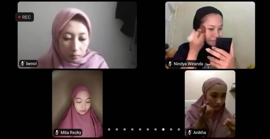 Lebih dari 75 perempuan Indonesia mengikuti Wardah First Class by Colorfit Batch 2 dengan tema Bridesmaid Make Up Look yang diadakan secara daring pada Sabtu (19/06/2021). (Foto: Mila Arinda/Tugu Jatim)