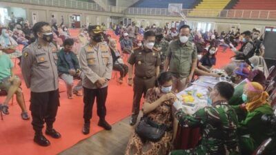 Polres Gresik peringati Hari Bhayangkara ke-75 dengan menjalankan program "Serbuan Vaksinasi Covid-19" pada Sabtu (26/06/2021).(Foto: Polrestabes Surabaya/Tugu Jatim)