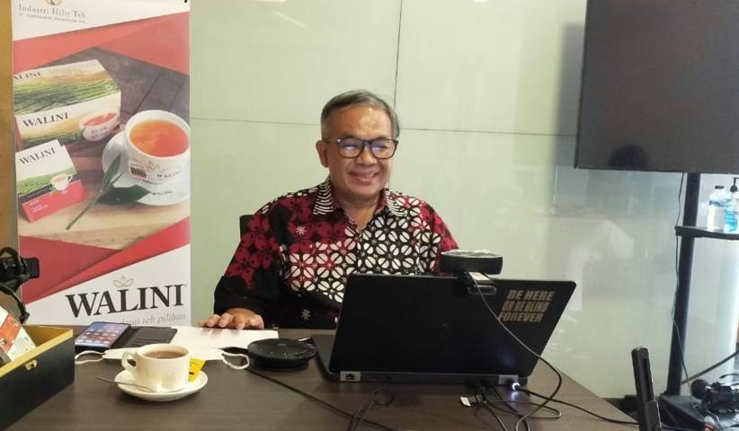 Dr Aqua Dwipayana ketika mengikuti FGD secara daring lantaran tak bisa hadir langsung di Bandung akibat padatnya agenda kegiatan. (Foto: Dokumen)