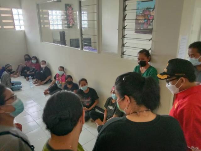 Para PMI di PT CKS Kota Malang saat bertemu Sutiaji. (Foto: Sholeh/Tugu Jatim)
