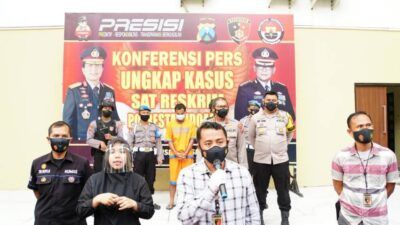 Kasat Reskrim Polresta Sidoarjo Kompol Wahyudin Latif sedang menyampaikan kasus di Polresta Sidoarjo, Rabu (16/06/2021).(Foto: Polresta Sidoarjo/Tugu Jatim)