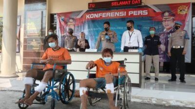 Kapolres Batu AKBP Catur C. Wibowo saat mengungkap kasus pencurian di Mapolres Batu. (Foto: Sholeh/Tugu Jatim)