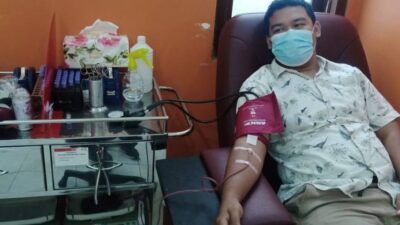 Proses donor darah di PMI Kabupaten Tuban. (Foto: Rochim/Tugu Jatim)