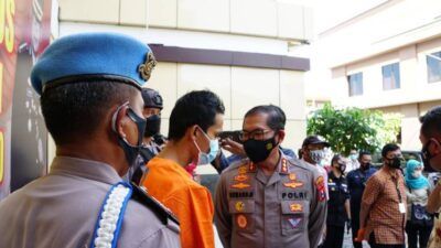 Pelaku kasus pencabulan anak di bawah umur yang terjadi di Sidoarjo, Jumat (11/06/2021). (Foto: Polresta Sidoarjo/Tugu Jatim)