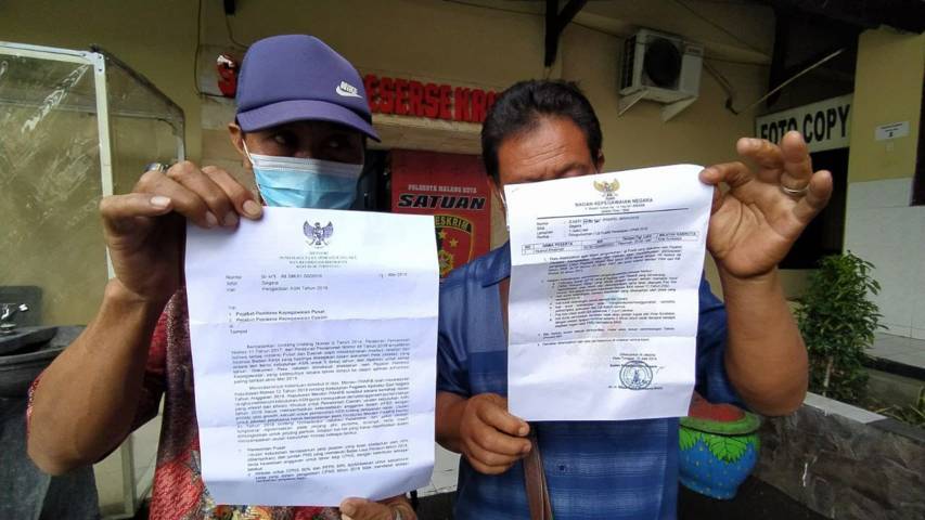 Oknum Pengacara di Malang Tipu 9 Warga Pasuruan Lolos CPNS Jalur Belakang 2 Sejumlah korban penipuan oknum pengacara di Malang usai melaporkan kasus penipuan ke Polresta Malang Kota, Rabu (23/6/2021). (Foto: M Ulul Azmy/Tugu Jatim)