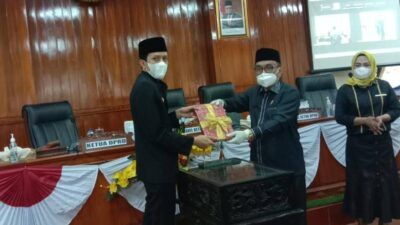 Rapat Paripurna DPRD Kabupaten Trenggalek terkait merger 2 BPR milik Pemerintah Daerah. (Foto: Zamzuri/Tugu Jatim)