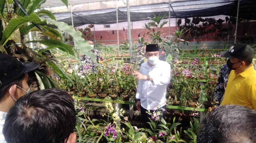 Ngantor di Kelurahan Sememi, Eri Cahyadi Fokus Bangun Konsep Wisata Baru di Taman Anggrek