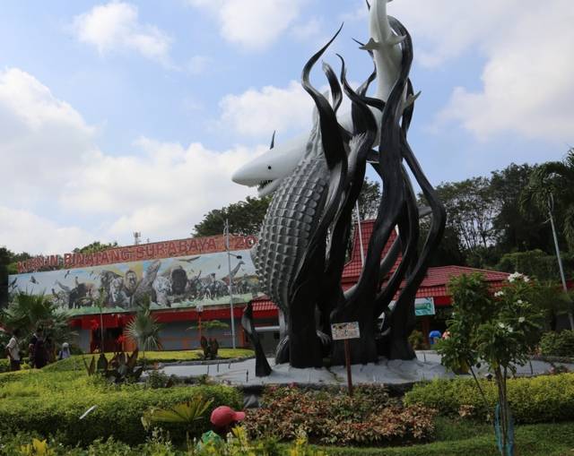Ilustrasi patung Sura dan Baya di Kota Surabaya. Banyak SMA terbaik di Jawa Timur yang berasal dari Kota Surabaya (Foto: Dokumen/Pemkot Surabaya)