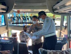 Petugas Gabungan Razia Surat Bebas Covid-19 Penumpang Bus AKAP di Terminal Bangkalan