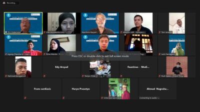 Pembekalan secara virtual terhadap para jurnalis yang mengikuti program Fellowship Jurnalisme Pendidikan Batch 2 yang digelar secara virtual melalui Zoom Meeting, Jumat (4/6/2021). (Foto: Rizal Adhi/Tugu Jatim)