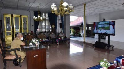 Bupati Malang H.M. Sanusi saat melakukan Zoom Meeting bersama Presiden Jokowi. (Foto: Rizal Adhi/Tugu Jatim)