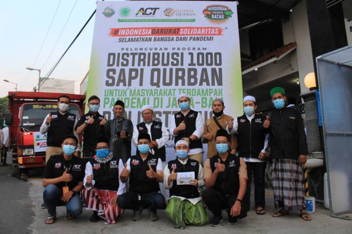 ACT launching rencana mendistribusikan 1.000 sapi dalam rangka momentum Idul Adha 1442 H serta melanjutkan program Operasi Pangan Gratis (OPG). (Foto: ACT/Tugu Jatim)