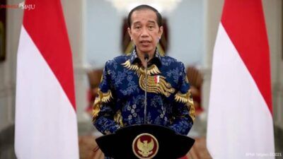 Presiden RI Jokowi saat mengumumkan penerapan PPKM Darurat yang berlaku mulai 3-20 Juli 2021, khusus kawasan Jawa dan Bali, Kamis (01/07/2021), di Istana Negara. (Foto: Dok YouTube Sekretariat Presiden/Tugu Jatim)