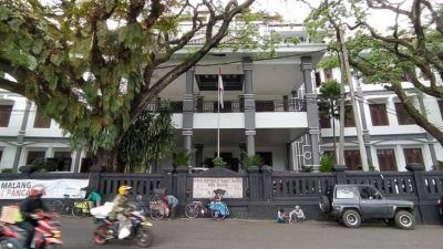 Gedung DPRD Kota Malang yang diusulkan untuk menjadi tempat karantina atau safe house bagi pasien Covid-19. (Foto:Azmy/Tugu Jatim)