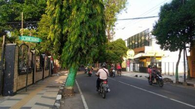 Kondisi lalu lintas di Jalan Basuki Rahmad, Kecamatan Tuban. (Foto: Rochim/Tugu Jatim)