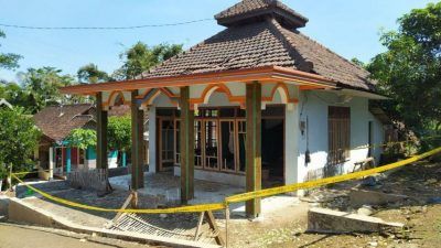 Musala di RT 6/RW 2 Kelurahan Wonokoyo, Kecamatan Kedungkandang Kota Malang, menjadi lokasi petasan meledak yang menewaskan 1 orang warganya. (Foto: Azmy/Tugu Jatim)