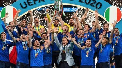 Skuad Gli Azzurri saat merayakan gelar Piala Eropa 2020. (Foto: IG Euro 2020/Tugu Jatim)