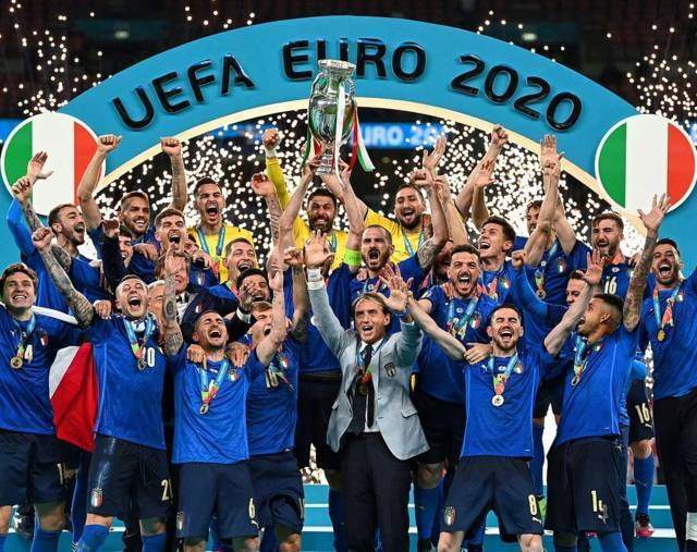 Skuad Gli Azzurri saat merayakan gelar Piala Eropa 2020. (Foto: IG Euro 2020/Tugu Jatim)