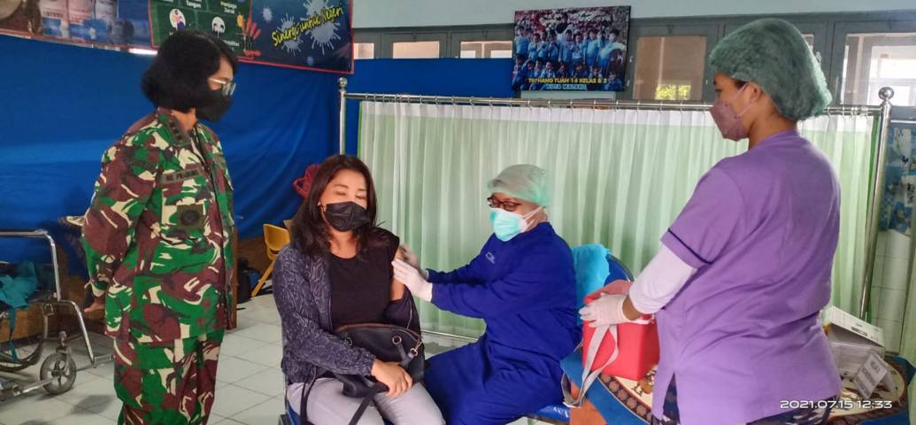 Lanal Malang menggelar serbuan vaksinasi Covid-19 untuk KBT dan warga Malang Raya di TK Hangtuah, Jl Menari No 64 Malang, Jumat (16/07/21).(Foto: Dokumen/Tugu Jatim)