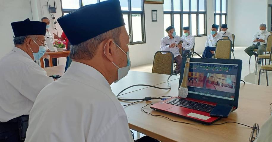 Acara pelantikan kedua pejabat Kemenag Tuban oleh Dirjen Bimas Islam Kamarudin Amin secara virtual. (Foto: Humas Kemenag Tuban)