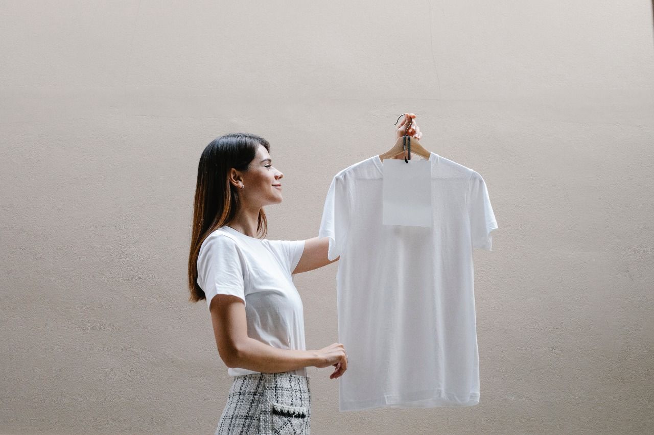 Pakaian fast fashion menjadi salah satu penyumbang limbah/tugu jatim