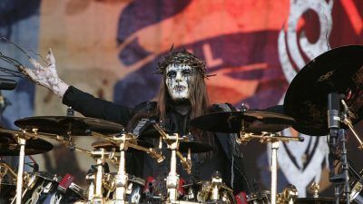 Joey Jordison ketika tampil bersama Slipknot pada 2009/ tugu jatim