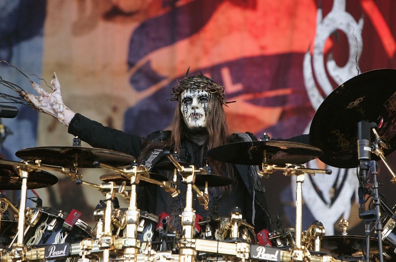 Joey Jordison ketika tampil bersama Slipknot pada 2009/ tugu jatim
