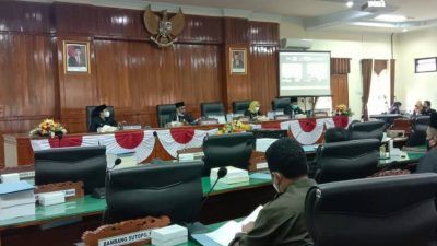 Ilustrasi rapat DPRD Trenggalek sebelum PPKM Darurat. (Foto: M Zamzuri/Tugu Jatim)