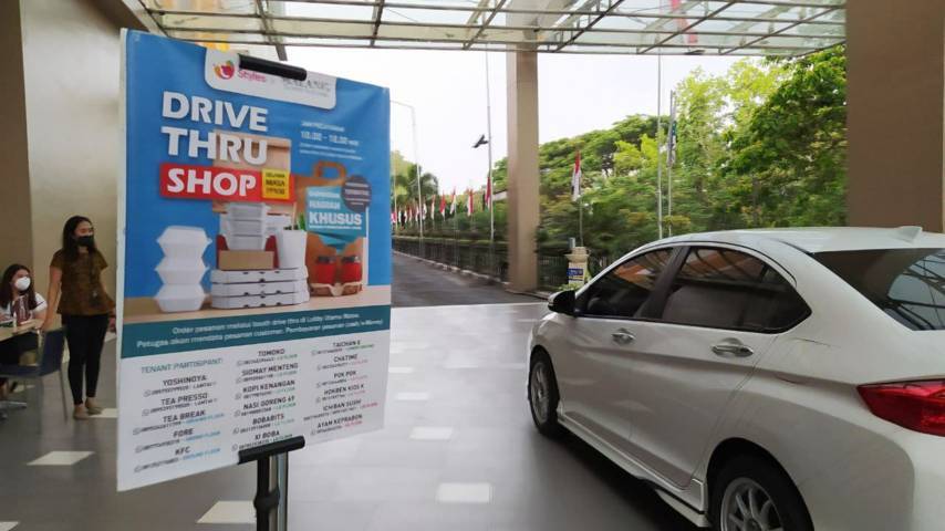 Layanan drive thru shop yang diinisiasi oleh salah satu pusat perbelanjaan di Kota Malang. (Foto: M Ulul Azmy/Tugu Malang/Tugu Jatim)