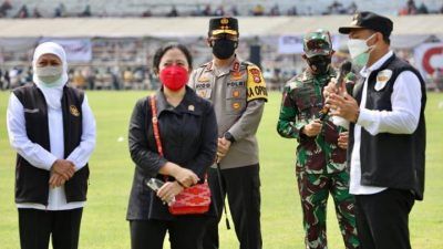 Pengecekan vaksinasi Covid-19 oleh Forkopimda Jatim di Stadion Gelora 10 Nopember Surabaya, Kamis (08/07/2021), (Foto: Polrestabes Surabaya)