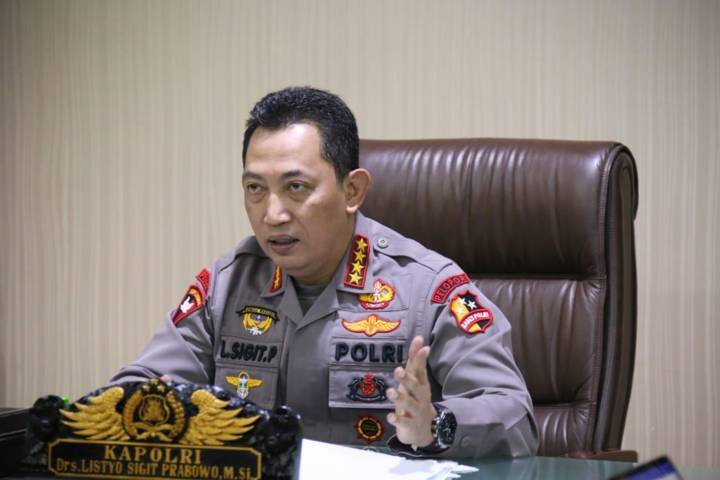 Kapolri Jenderal Listyo Sigit Prabowo memberikan pesan kepada seluruh Calon Perwira Remaja (Capaja) TNI-Polri tahun 2021, Rabu (07/07/2021). (Foto: Polrestabes Surabaya) tugu jatim