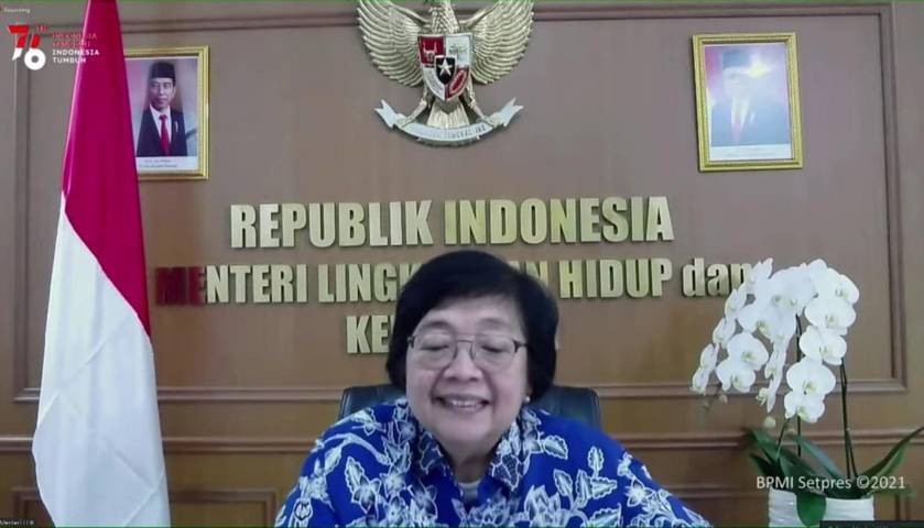 Menteri Lingkungan Hidup dan Kehutanan (LHK) Siti Nurbaya dalam keterangan pers di YouTube Sekretariat Presiden, Rabu (28/07/2021). (Foto: Dok. YouTube/Sekretariat Presiden) tugu jatim