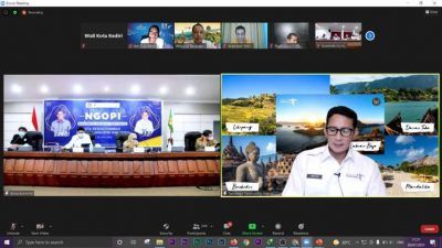 Menparekraf, Sandiaga Uno bersama Wali Kota Kediri, Abdullah Abu Bakar dalam agenda Ngobrol Penuh Inspiratif (Ngopi) secara virtual melalui Zoom meeting, Senin (26/7/2021). (Foto: Dokumen) tugu jatim