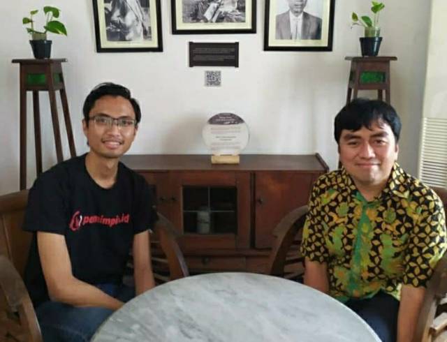 CEO Pemimpin.id Dharmaji Suradika (kiri) bersama CEO PT Paragon Salman Subakat (kanan) saat di Rumah H.O.S Tjokroaminoto Surabaya. (Foto: Instagram/@aji_suradika)