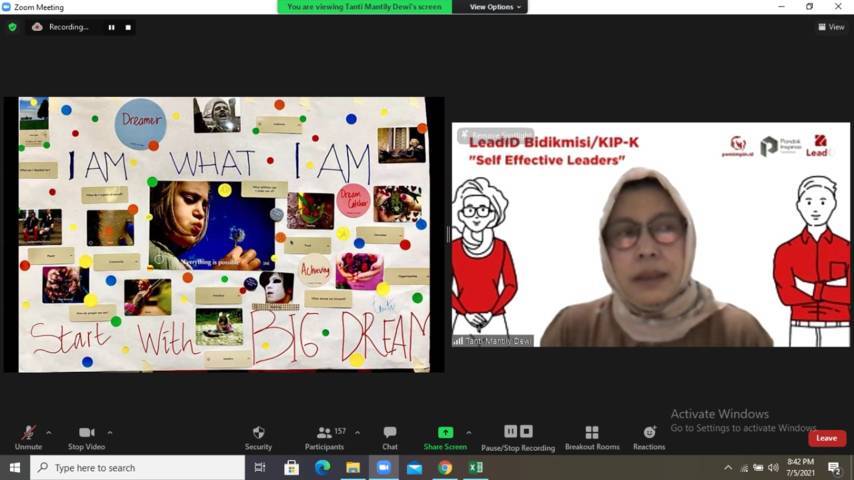 Talent Advisor dan Proffesional Coach dari PT Paragon Technology and Innovation, Tanti Mantily Dewi saat memberikan materi di program Lead.ID melalui Zoom Meeting, Senin (5/7/2021). (Foto: Dokumen/Pondok Inspirasi)