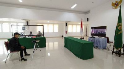 Proses sidang tipiring pelanggar aturan PPKM Darurat yang digelar secara virtual di Gedung Mini Block Office Pemkot Malang, Senin (19/7/2021). (Foto: M Ulul Azmy/Tugu Malang/Tugu Jatim)