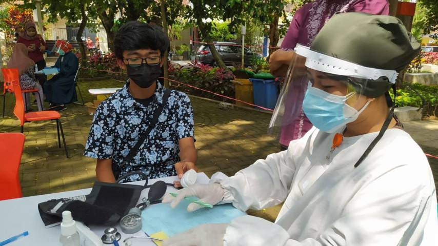 Sejumlah anak-anak di Kota Malang mulai bisa mendapatkan vaksin, orang tua pun lega. (Foto: M Ulul Azmy/Tugu Malang/Tugu Jatim)