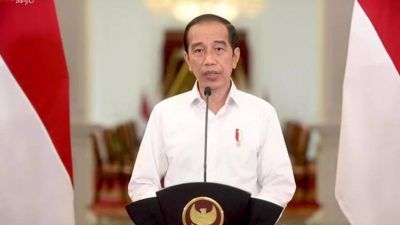 Presiden Jokowi saat mengumumkan perpanjangan PPKM, Senin (23/08/2021). (Foto: YouTube Sekretariat Presiden/Tugu Jatim)