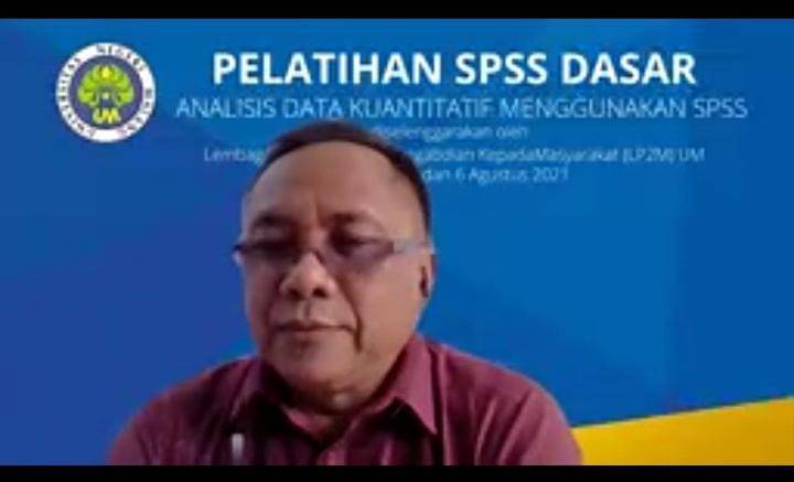 Dr Hendro Permadi MSi, salah satu pemateri Pelatihan Dasar SPSS bertajuk "Analisis Data Kuantitatif Menggunakan SPSS" pada Kamis (05/08/2021). (Foto: Mila Arinda/Tugu Jatim)