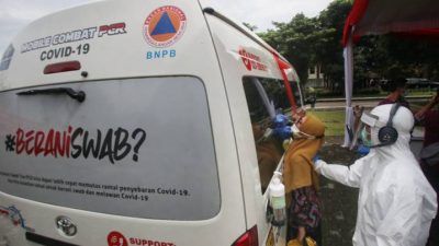 Ilustrasi swab PCR di Kabupaten Malang. (Foto:Rubianto/Tugu Jatim)