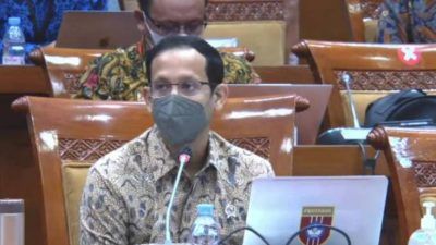 Mendikbud Ristek RI Nadiem Makarim dalam raker dengan Komisi X DPR RI yang disiarkan akun YouTube DPR pada Senin (23/08/2021). (Foto: YouTube DPR RI/Tugu Jatim)