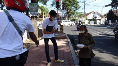 Frenanda Gunawan Eko Chondro, pelajar SMAN 2 Bondowoso yang banyak melakukan kegiatan sosial untuk masyarakat. (Foto: Dokumen) tugu jatim